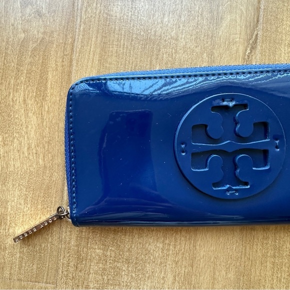 Tory Burch Blue Patent Leather Ziparound Accordion Wallet, One Size - Picture 4 of 15